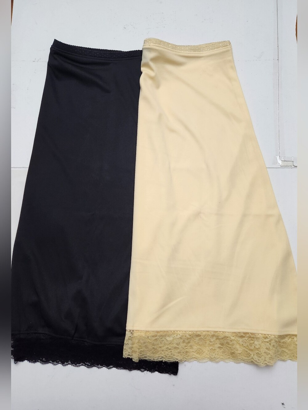 GOLD COATS HALF SLIP LACE TRIM UNDERSKIRT COLOR BALCK/CREAM SETS